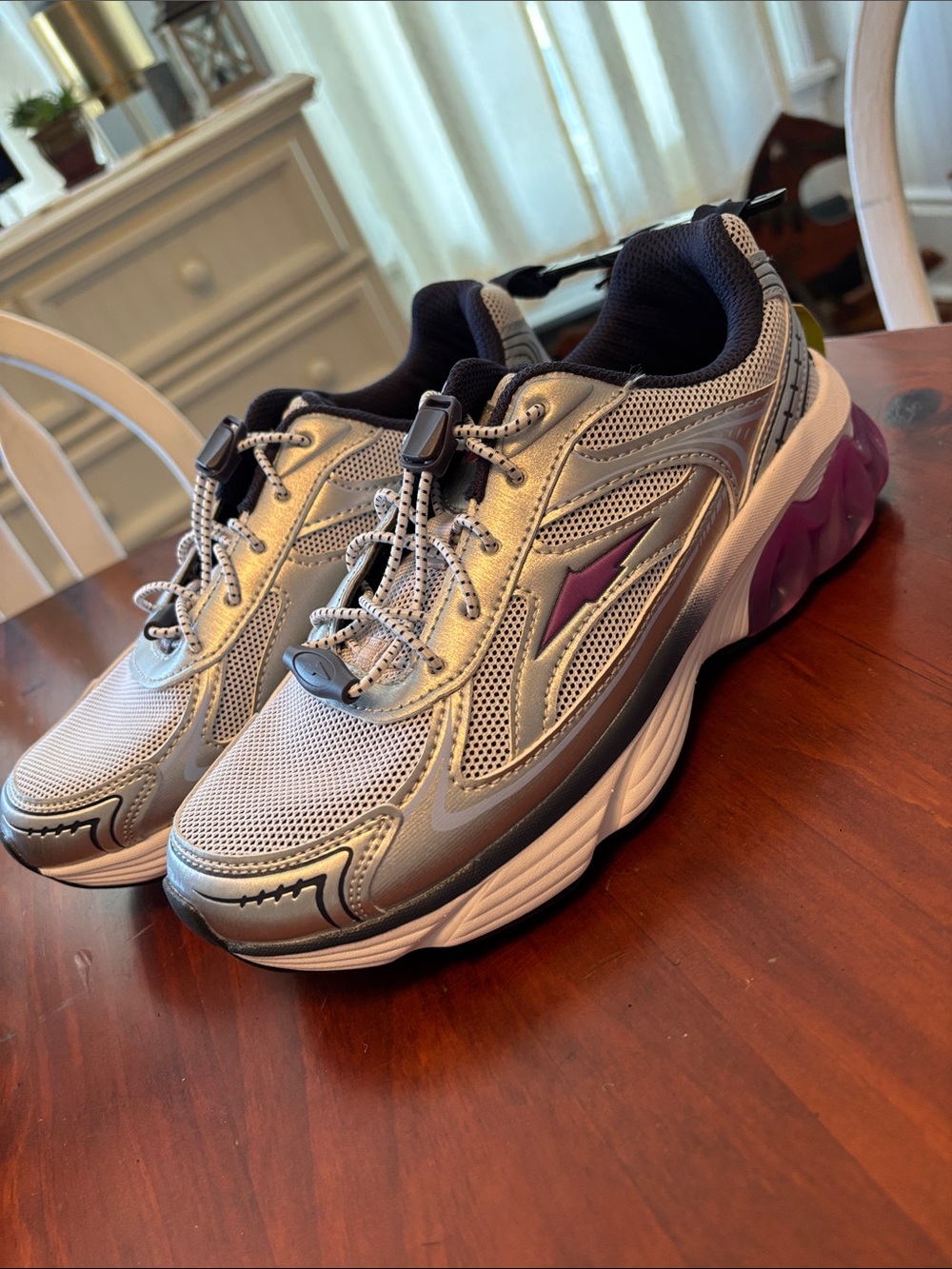AVIA ATHLETIC SNEAKERS